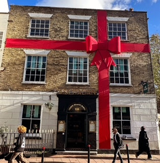 
                  
                    Giant 1.5 metre wide building bow
                  
                